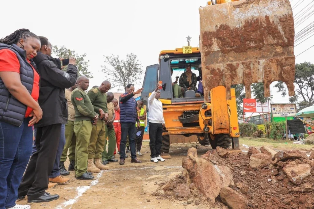 Clean-up Tree Planting, and Clearing of Drainage ahead of El Niño- Dagoretti – Photo 7