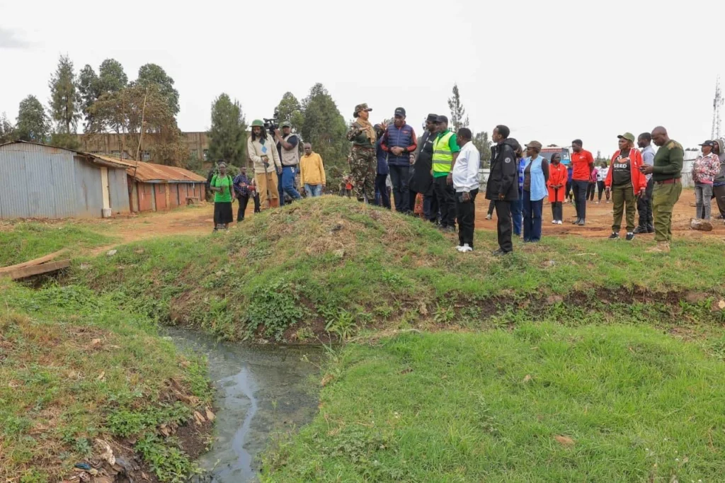 Clean-up Tree Planting, and Clearing of Drainage ahead of El Niño- Dagoretti – Photo 12