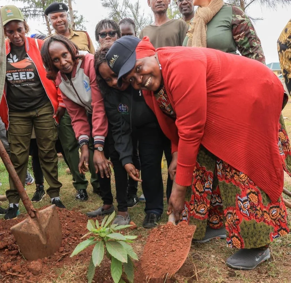 Clean-up Tree Planting, and Clearing of Drainage ahead of El Niño- Dagoretti – Photo 16
